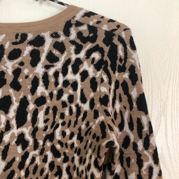 Banana Republic Leopard Merino Wool Blend V-Neck Sweater Women’s Size XS - Picture 7 of 10